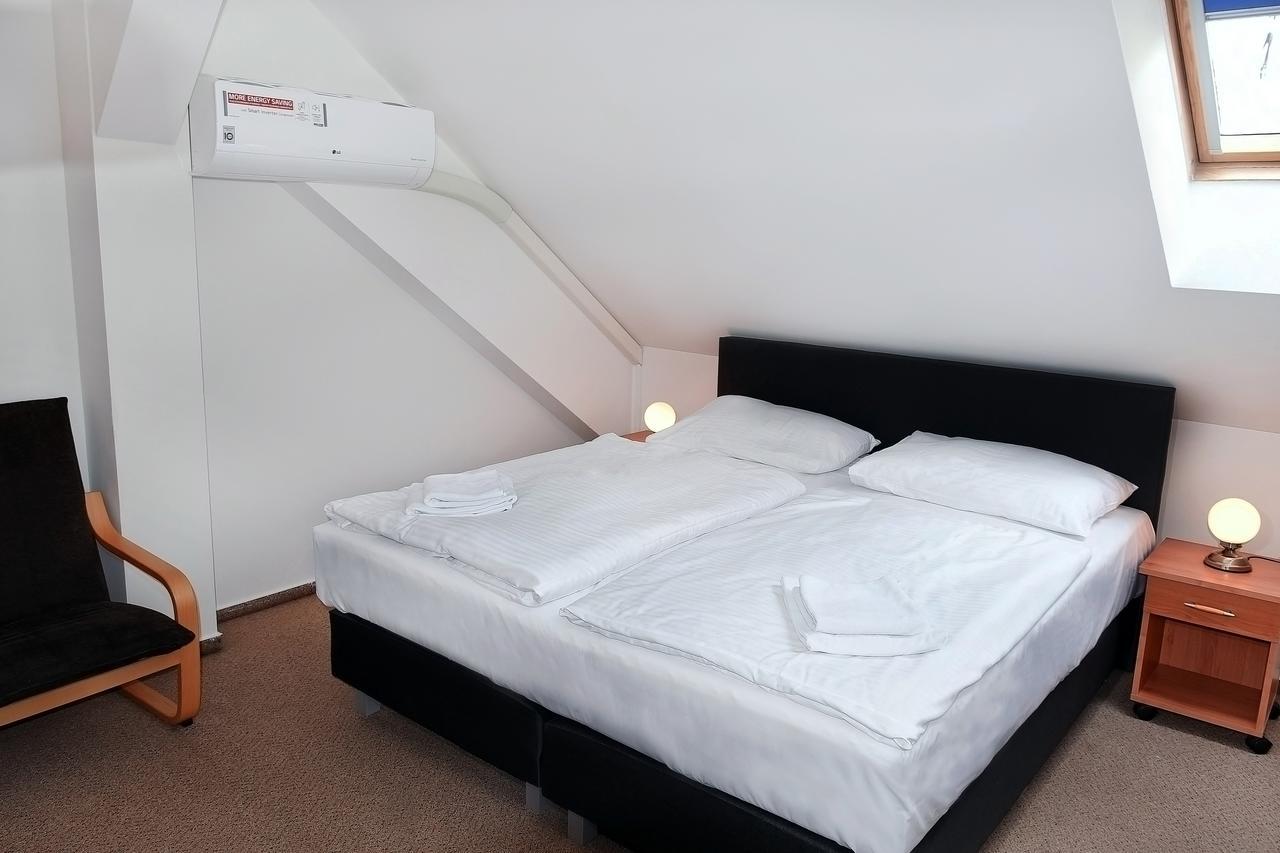 Hotel Bily Konicek Třeboň Kültér fotó